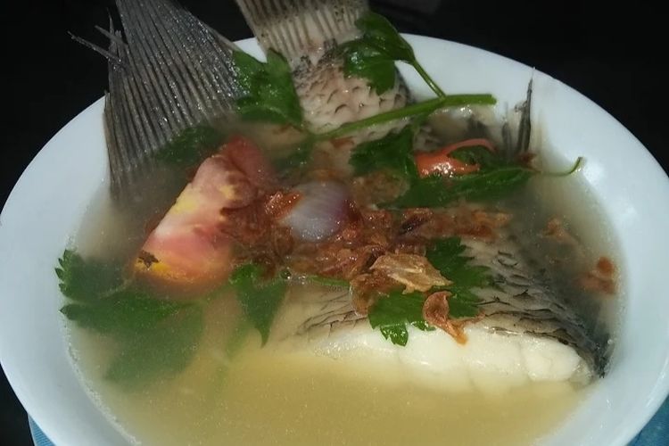Makan Malam Hangat di Warung Bi Lili: Sop Gurame yang Menyentuh Hati